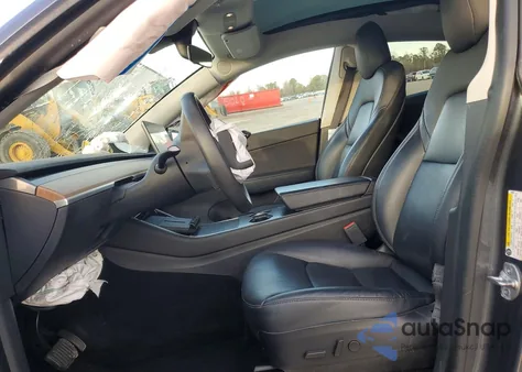 2020 Tesla Model Y z USA, uszkodzony, nr VIN 5YJYGDEE0LF045326